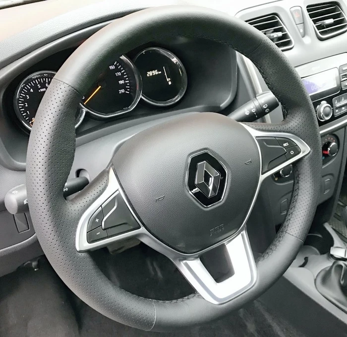 Оплетка на руль из натуральной кожи Renault Duster I (2017-н.в.) 3064