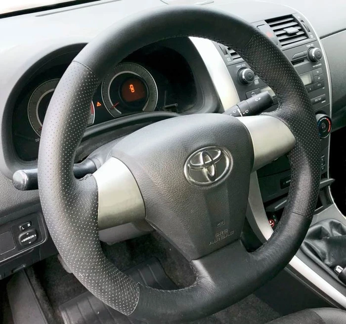 Оплетка на руль из натуральной кожи Toyota Corolla X E140, E150 Рестайлинг (2010-2013) 3071