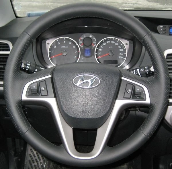КОЖАНАЯ НАКЛАДКА НА РУЛЬ HYUNDAI I20