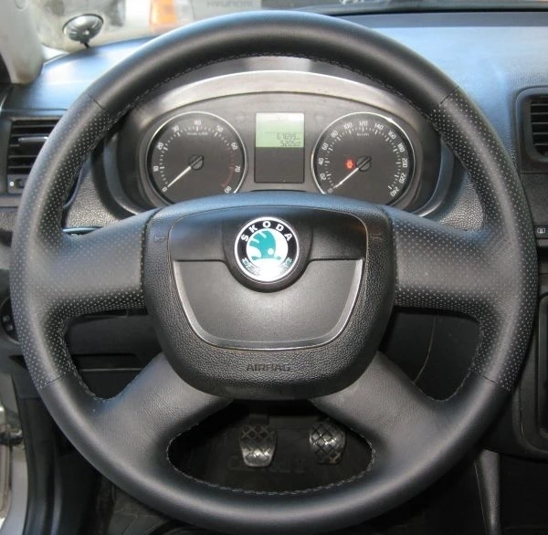 КОЖАНАЯ НАКЛАДКА НА РУЛЬ SKODA YETI 2009-2013