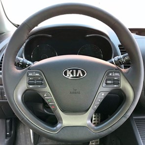 {{productViewItem.photos[photoViewList.activeNavIndex].Alt || productViewItem.photos[photoViewList.activeNavIndex].Description || 'Оплетка на руль Kia Rio III Рестайлинг (2015-2017) из натуральной кожи'}}