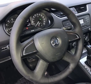 {{photo.Alt || photo.Description || 'Оплетка на руль из натуральной кожи Skoda Octavia A7 (2013-2015)'}}