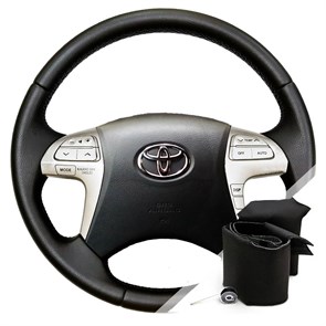 {{productViewItem.photos[photoViewList.activeNavIndex].Alt || productViewItem.photos[photoViewList.activeNavIndex].Description || 'Оплетка на руль Toyota Camry V40 (2006-2011) для замены штатной кожи'}}