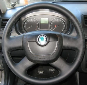 {{photo.Alt || photo.Description || 'Оплетка на руль из натуральной кожи Skoda Roomster (2006-2012)'}}